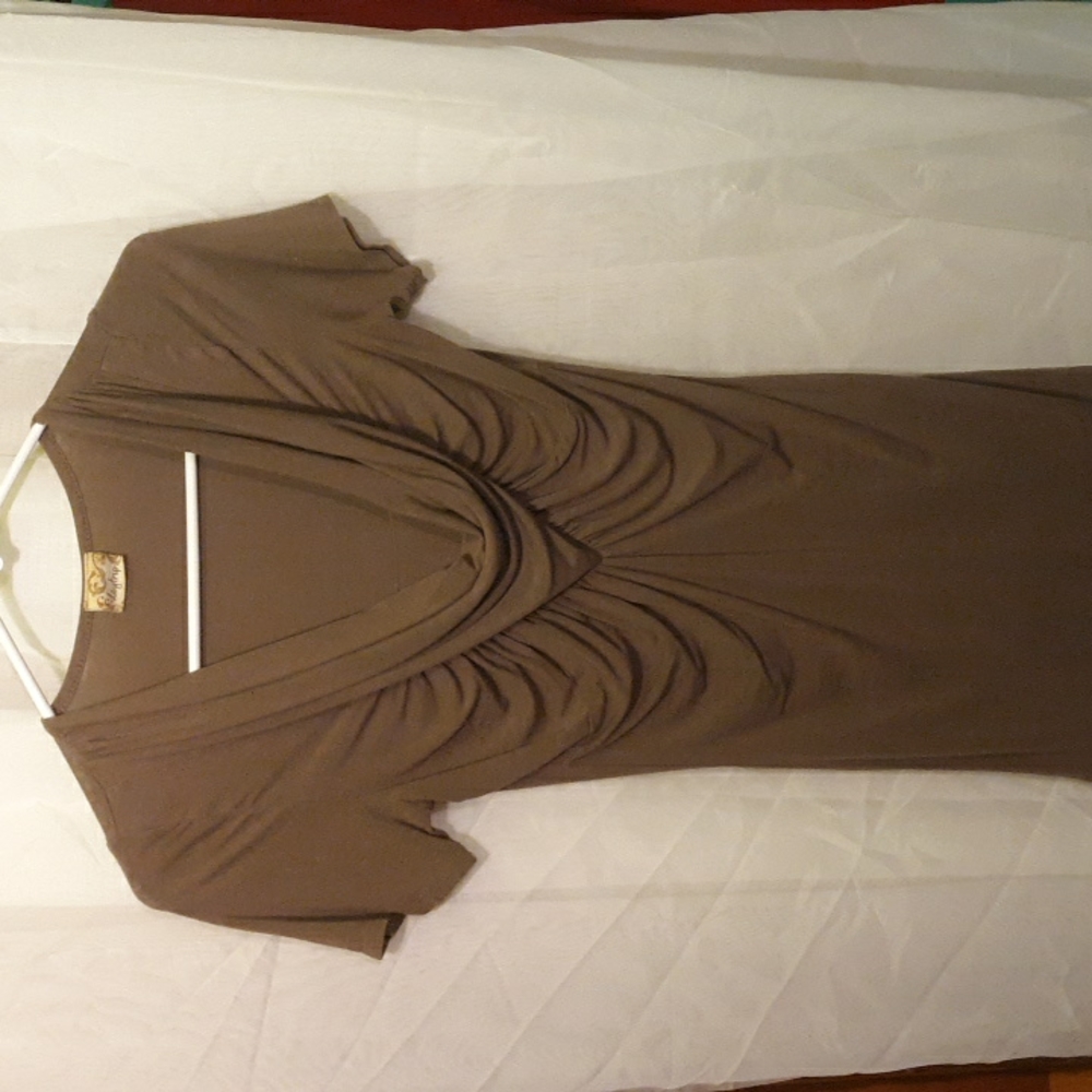 Tan Daytrip Stretchy Tee sz Small